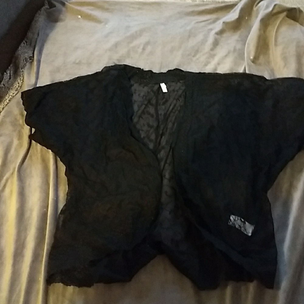 Oversized black lace shall